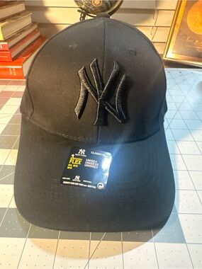 New Era Black New York Yankees Classic Logo Cap